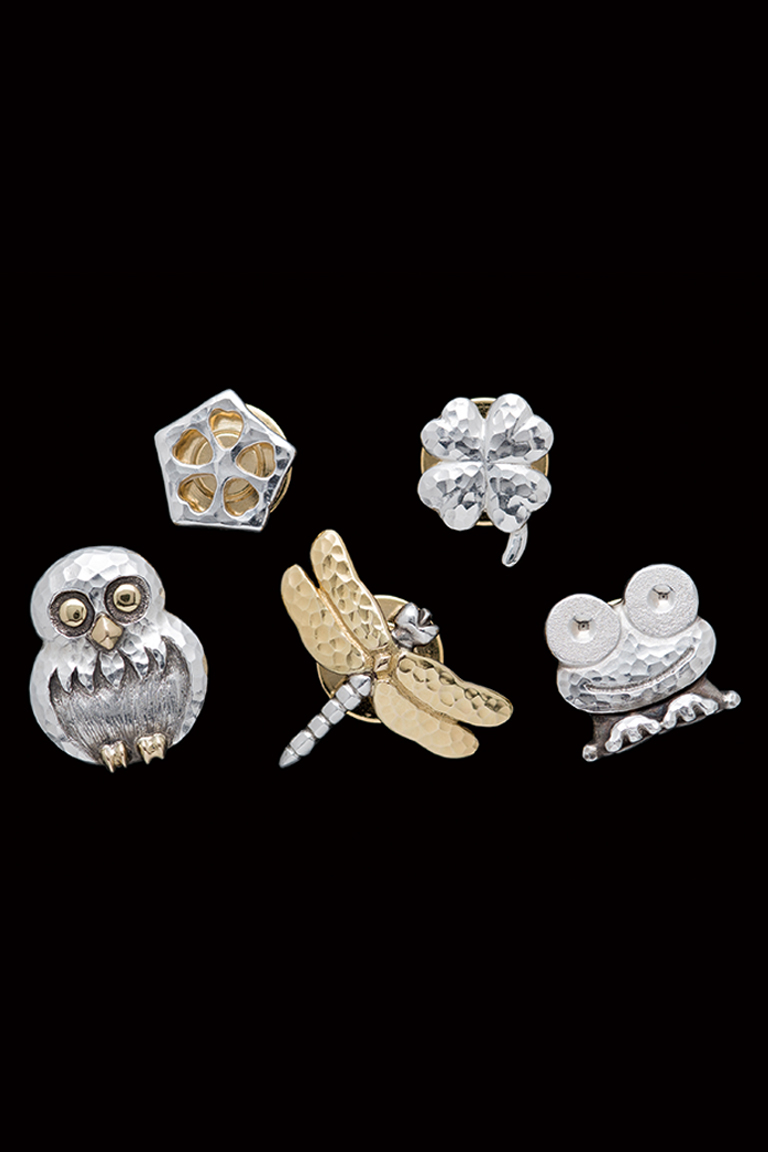 モチーフのピンズ
Pins