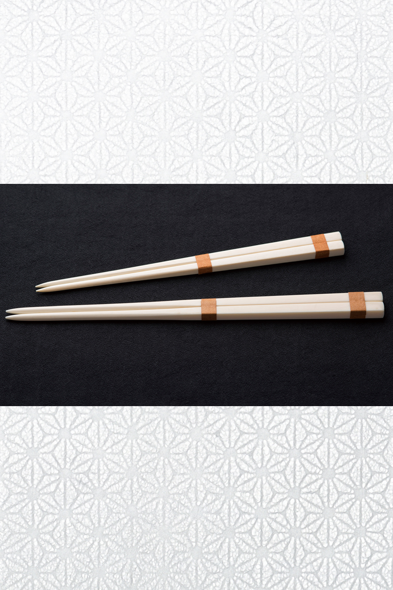 夫婦箸
Meotobashi / A pair of chopsticks for a couple